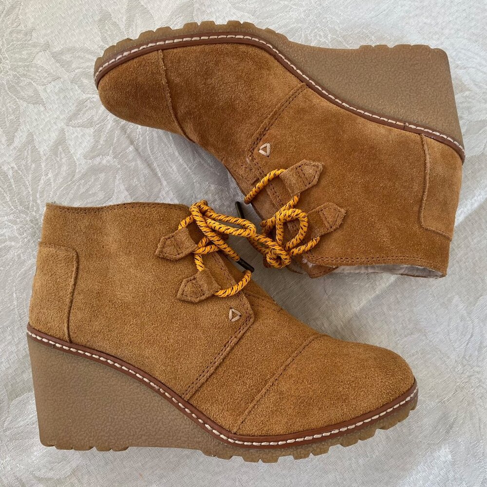 TOMS Shearling Lined Desert Suede Leather Wedge Booties Lace Up Boots 6.5 / 6